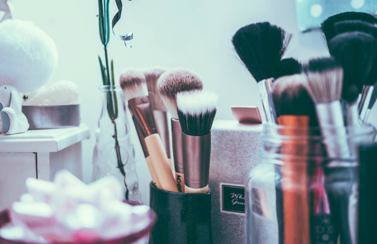 makeup brushes in pot