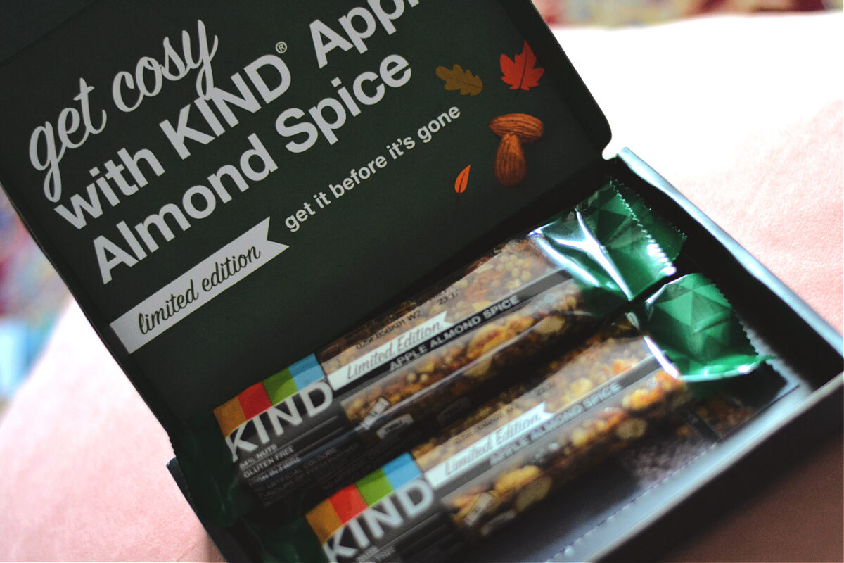 Win KIND Limited Edition Apple Almond Spice Bars | A Giveaway (Ended)