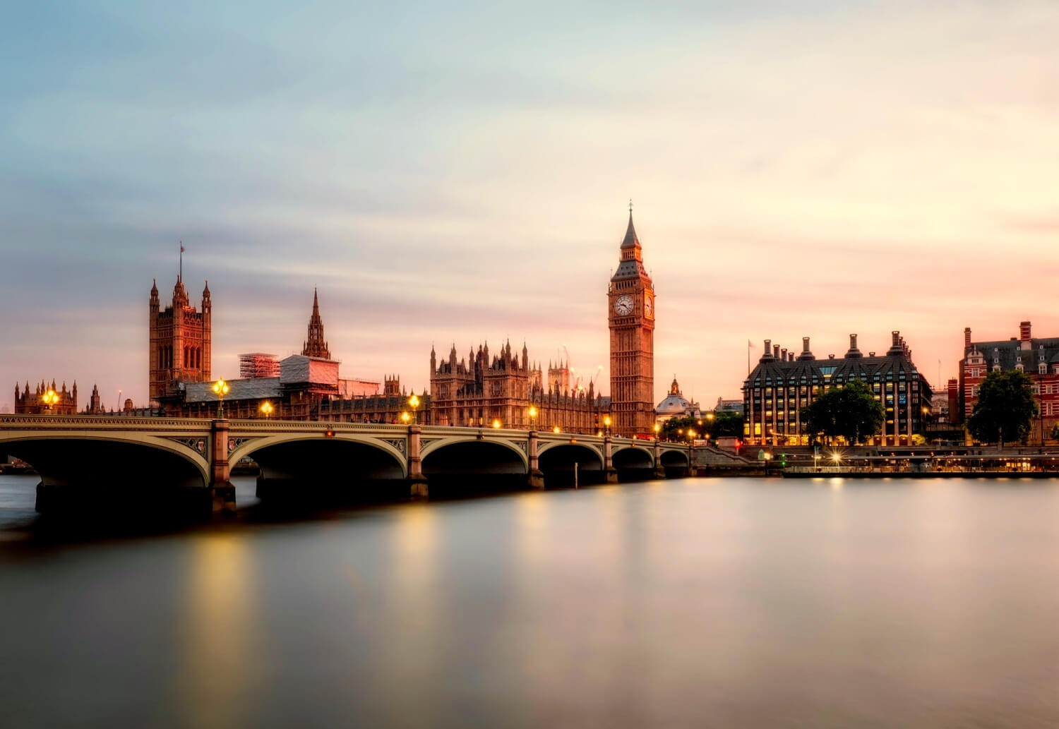 Want to Move to the UK? Read These Tips