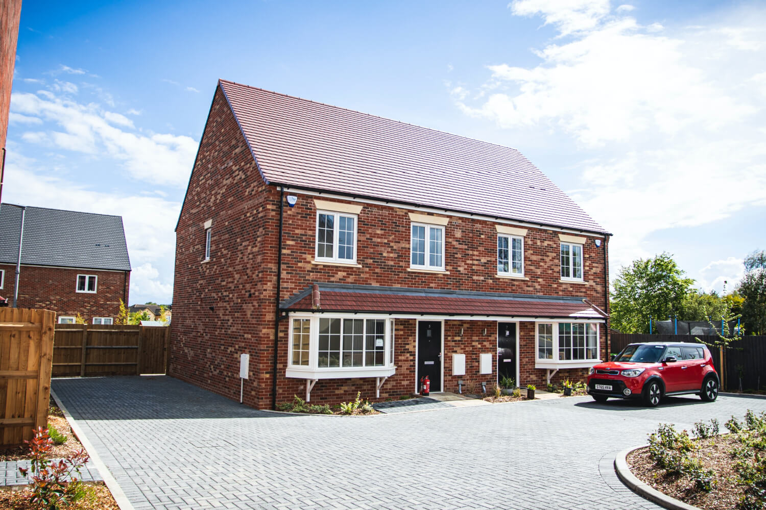 Why New Build Homes are Great for Hosting Festive Gatherings  